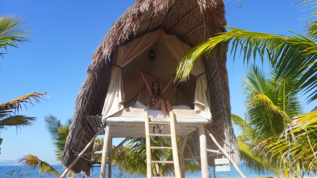 Strandhütte auf Le Pirate Island bei Flores